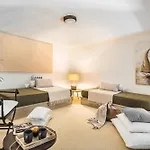Malibu & أرغوستولي