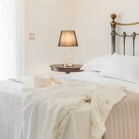 Malibu & 아파트 아르고스톨리온