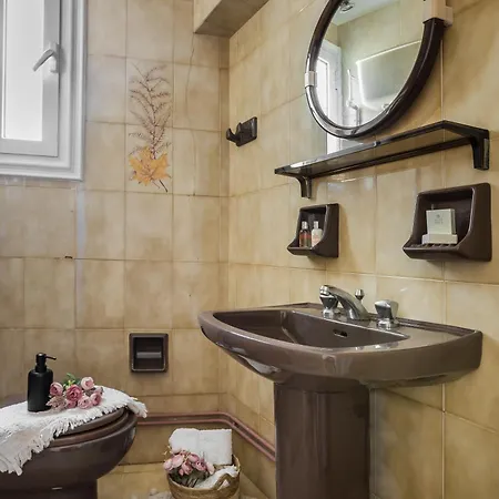 Malibu & 아파트 아르고스톨리온